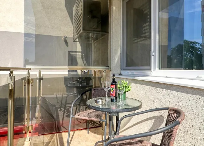 Homie Grand - Private Parking - Self Check-in Апартаменти