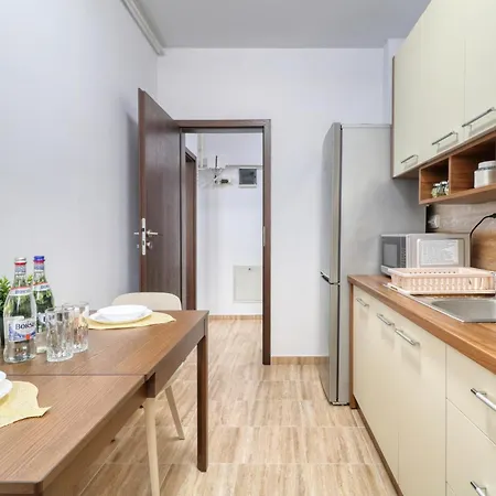 Homie Grand - Private Parking - Self Check-in Apartment Bukarest